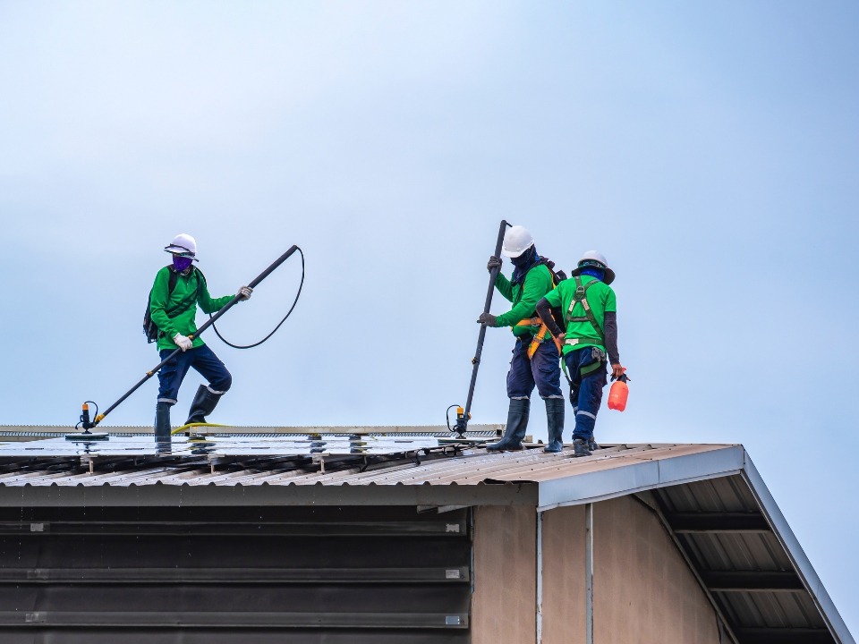 roof cleaner costs